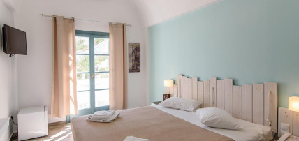 Boutique Hôtel Iris 3*, Séjour Grèce & ses îles, Cyclades, Santorin par Ôvoyages Boutique Hôtel Iris 3*, Séjour Grèce & ses îles, Cyclades, Santorin par Ôvoyages